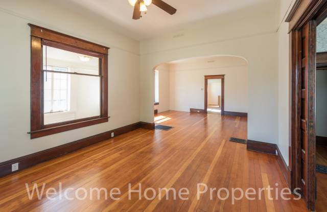 Photo of Classic 2 Bedroom Home with Tall Ceilings