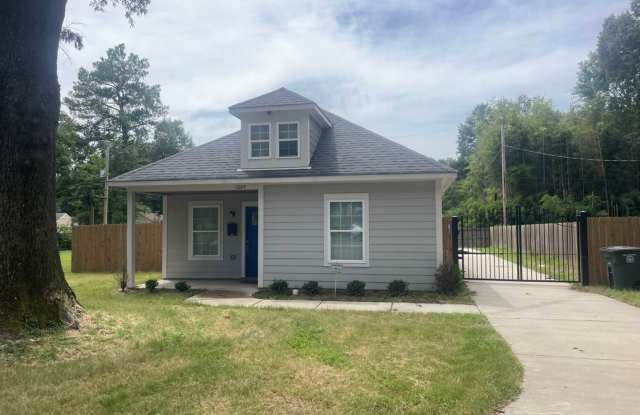 Rent greatly reduced PLUS 1/2 off first month's rent!