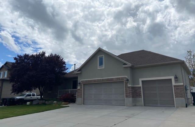 1982 S 1675 W - 1982 South 1675 West, Syracuse, UT 84075