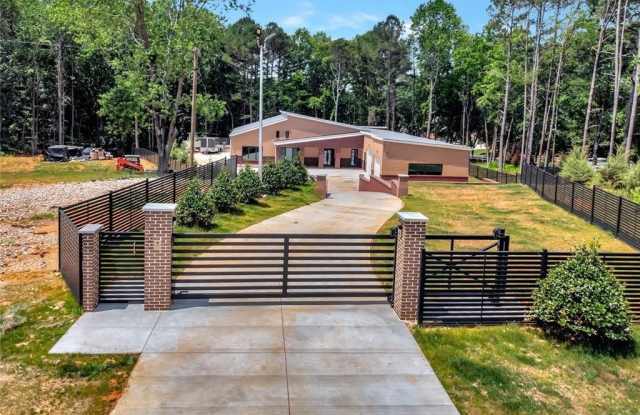3240 Smithtown Road