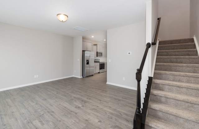 BEAUTIFUL 3BD/2.5BTH Townhome - MALLARD CREEK - Move In Ready