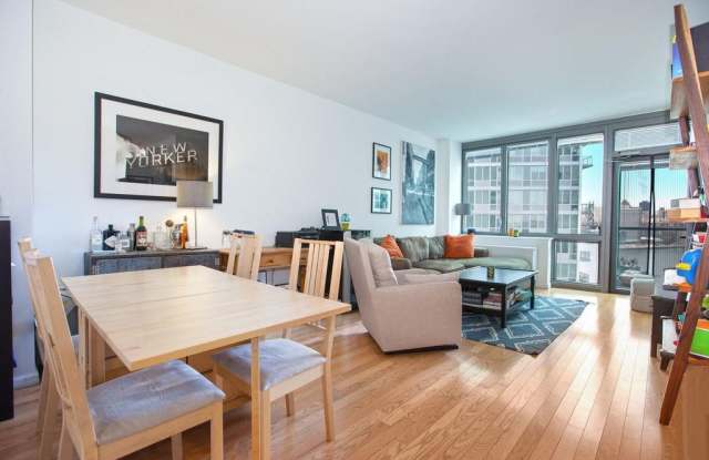 Photo of 4730 Center Boulevard