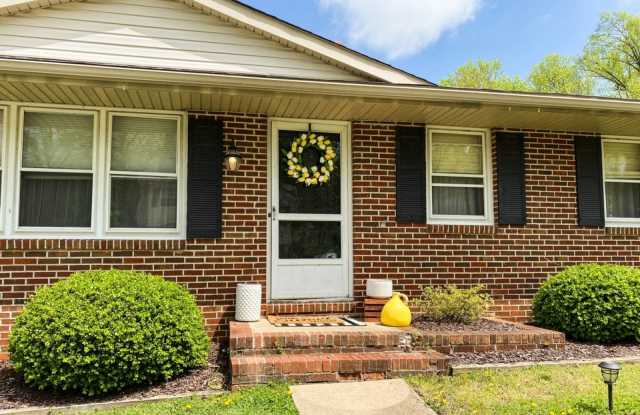 903 Country Terrace