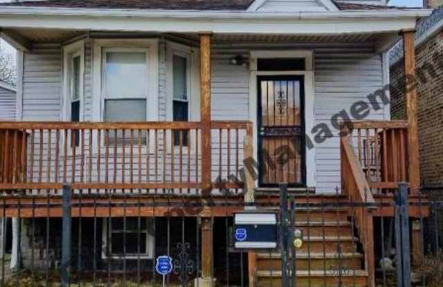 Photo of 907 West 71st St.