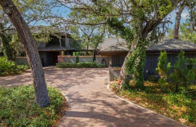 1296 WEYBRIDGE LANE