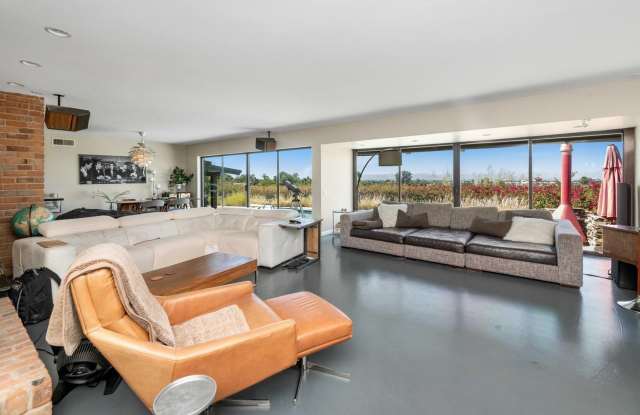 5526 N. Camelback Canyon Dr, Phoenix, AZ 85018