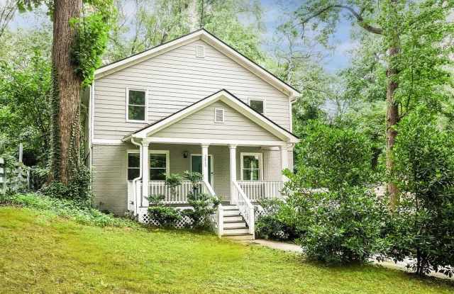 Room in 5 Bedroom Home at 2860 Joyce Ave