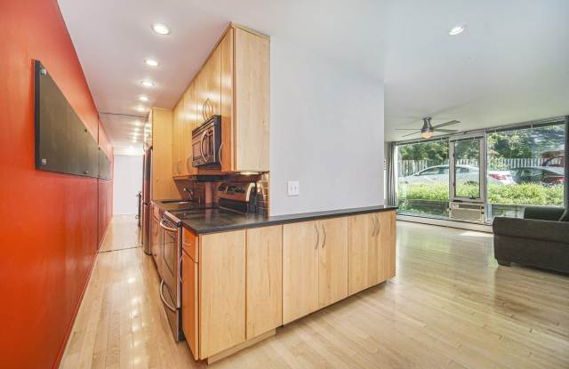 1531 Packard Street unit: #6