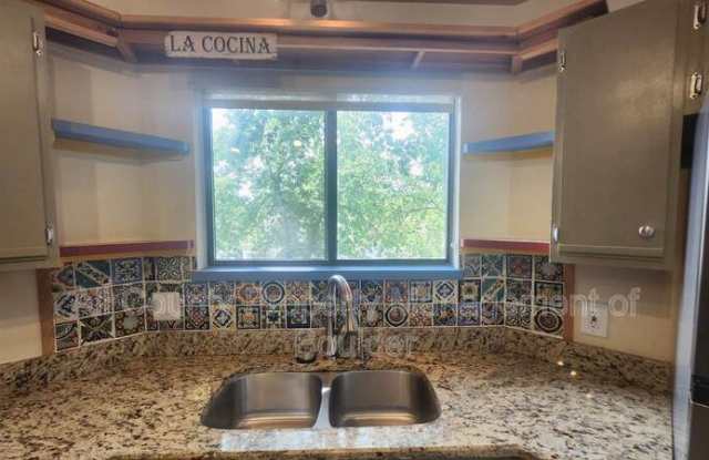 4915 Twin Lakes Road