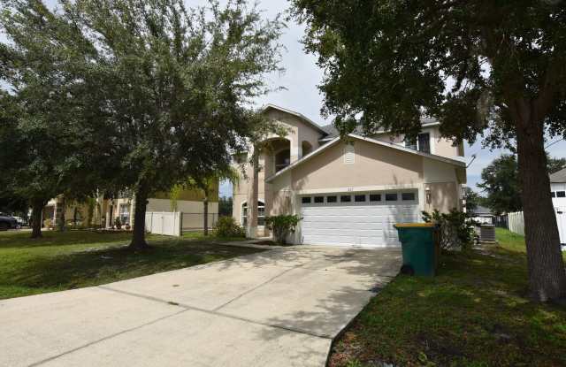 Single Family Home 4 Bedroom 2.5 Bath, 2 car garage for rent at 527 Bristol Cir, Kissimmee, FL 34758