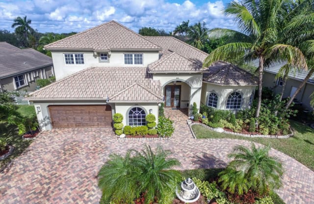 8325 S Lake Forest Drive - 8325 South Lake Forest Drive, Davie, FL 33328