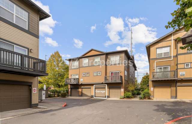 3 BD I 2.5 BA Beaverton Townhome