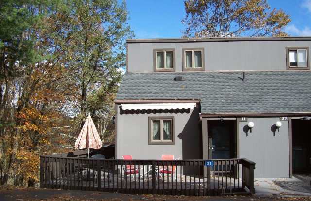 31 Middle Village Way