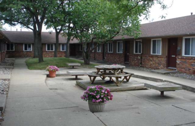 Photo of 1955 S Reynolds Rd