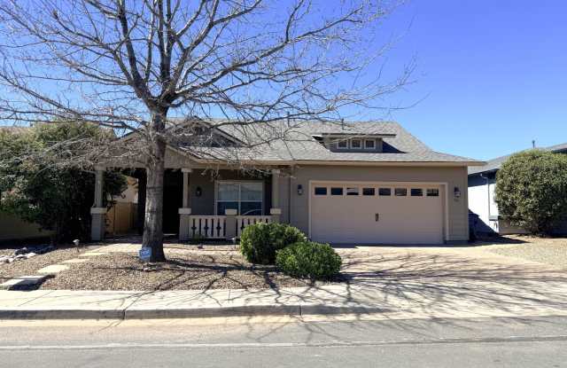 Adorable 3 Bedroom - 2 Bath - 2 Car Garage in Quailwood