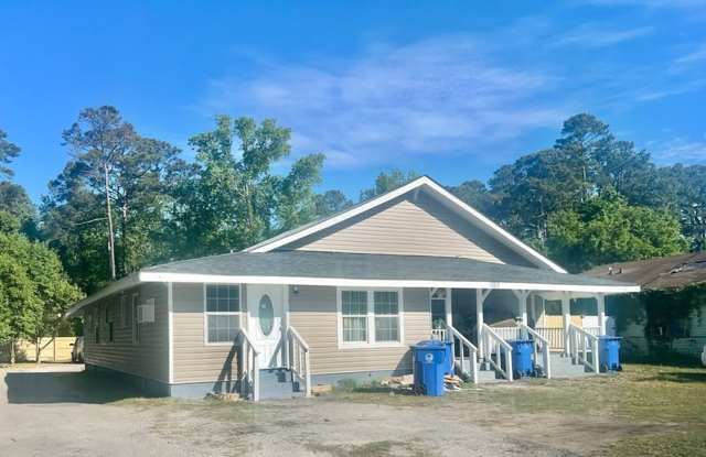 Affordable Studio Near Downtown Myrtle Beach – Some Utilities Included! – $1,100/Month