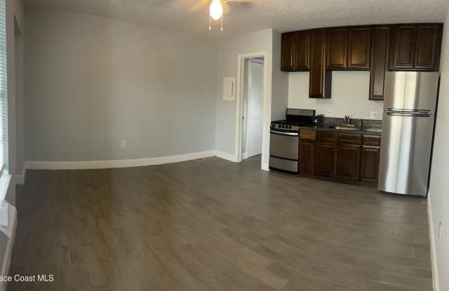 6100 Ridgewood Avenue unit: 1