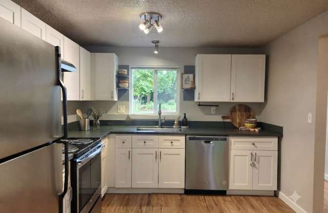 Top Floor 1-Bedroom in Magnolia!
