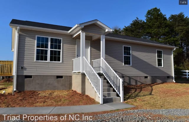 330 Pierce Dr - 330 Pierce St, Winston-Salem, NC 27107