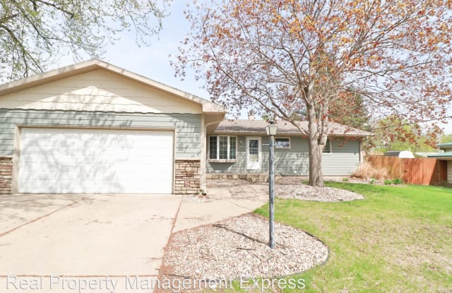 2804 S 1st Ave - 2804 South 1st Avenue, Sioux Falls, SD 57105