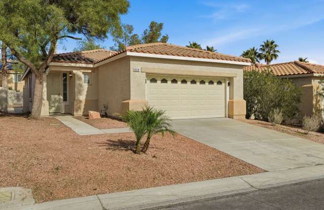 SUMMERLIN NORTH!!! SINGLE STORY!!! LARGE YARD!!! RECENTLY RENOVATED!!! NEW CARPET!!! NEAR DOWNTOWN SUMMERLIN!!!