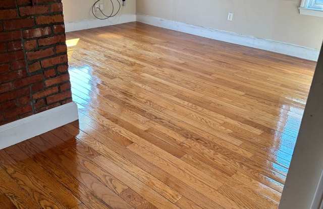 3bed unit in Roxbury is available on 9/1