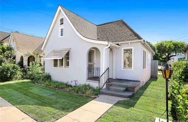 2101 W Huntington Dr