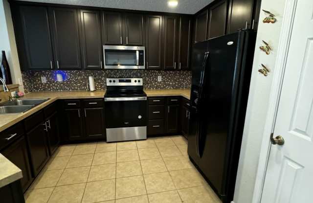 1052 BLACK CHERRY Drive N