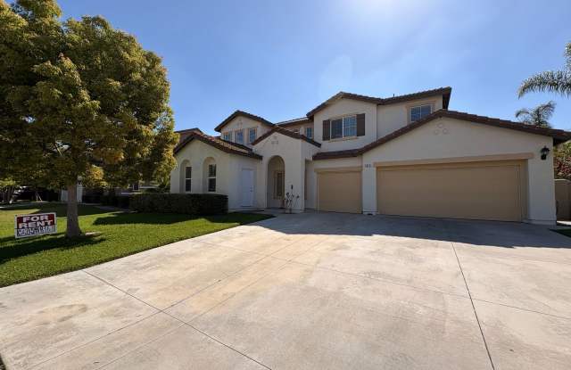 EASTVALE GREAT NEIGHBORHOOD- 4+2.5 EXECUTIVE HOME, QUIET NEIGHBORHOOD - AVAILABLE NOW!!! ONLY 2 CAR GARAGE SPACES + 2 DRIVEWAY SPACES, STREET PARKING AVAILABLE