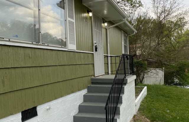 Updated 4 bed 2 bath minutes to Downtown Chattanooga!