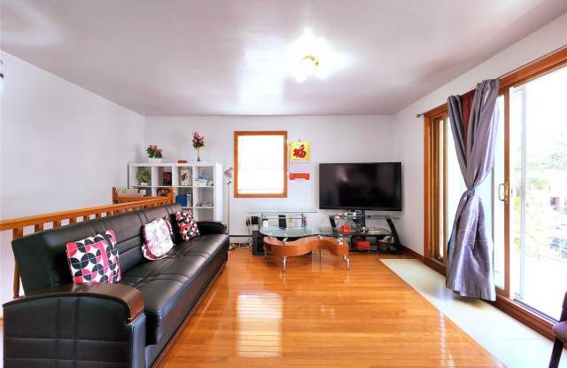 40-50 Utopia Parkway