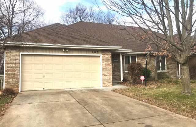 Beautiful 2 Bedroom Bathroom Patio Home Available NOW!