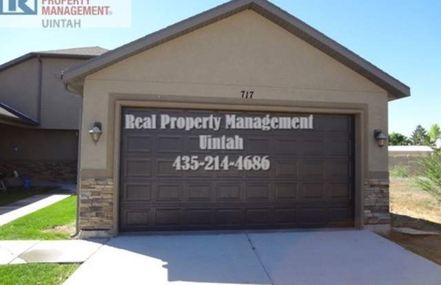 Photo of 3 Bedroom Condo With 2 Car Garage.