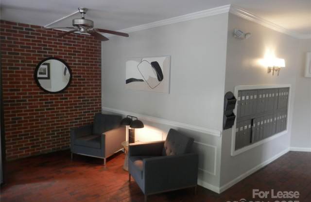 224 N Poplar Street