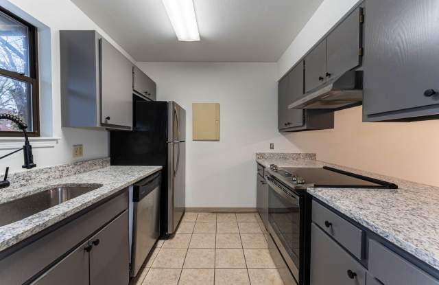 2 Blocks from Downtown Siloam