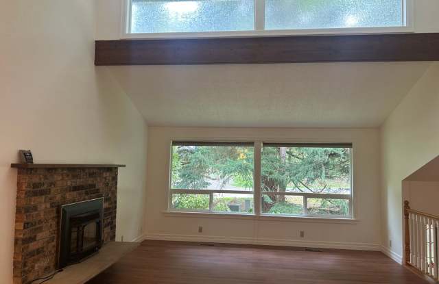 4 Bedroom Home Near Whatcom Falls