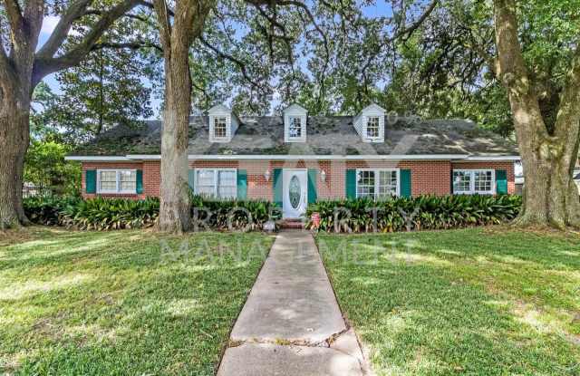 4 Bedroom Rental in Lafayette!