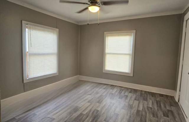 1 BED HOUSE! Rare, come see it today!