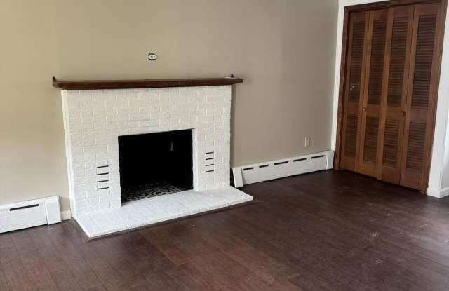 639 SPRING MILL Avenue unit: Rear