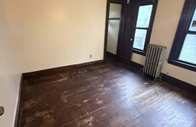 987-989 Dewey Avenue - 989