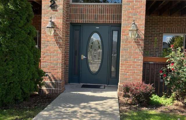 2592 Eagles Circle unit: 4