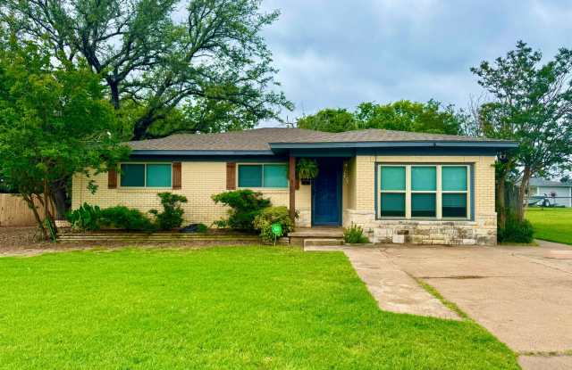 Photo of 4 Bedroom Home in Downtown Historic District
