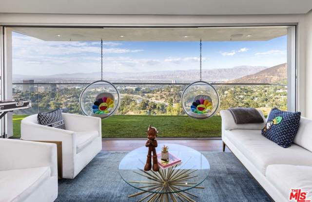 7177 Pacific View Dr
