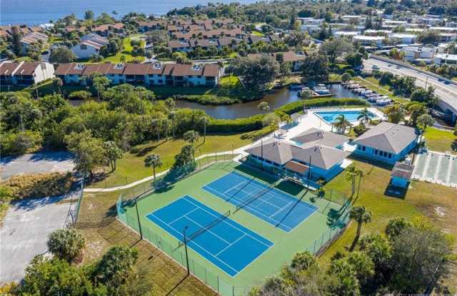 1585 NE Beacon Drive NE unit: 1107