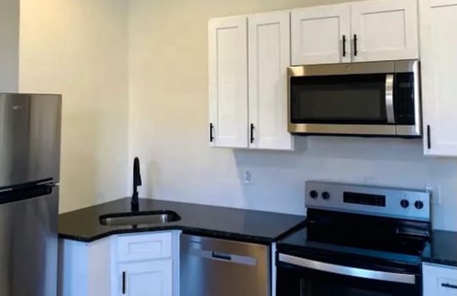 11 E WALNUT Street unit: 4