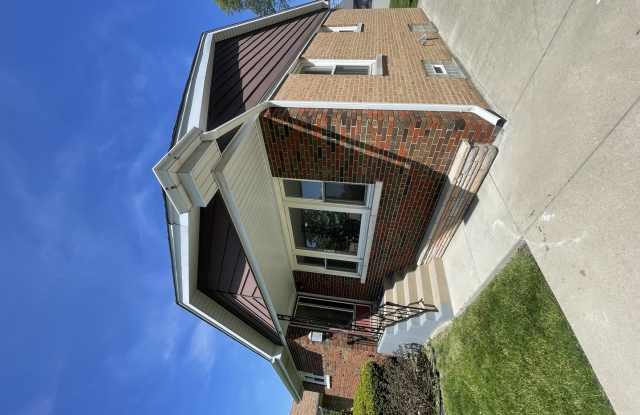 4704 W 98th Place