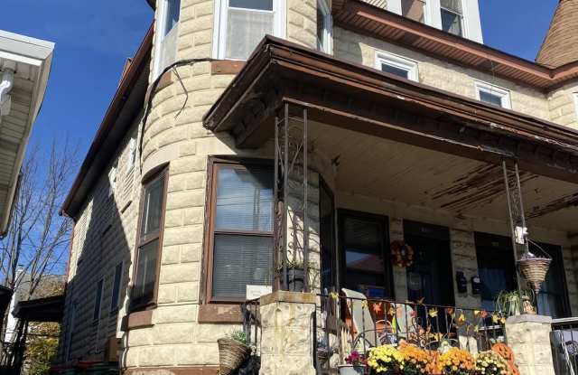 Photo of 404 Mahoning Street unit: Apt 2