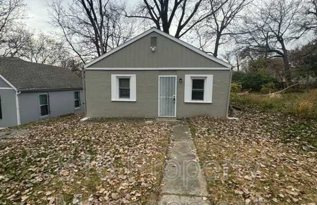 Photo of 1817 E 82nd St