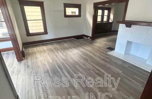 Photo of 2750 Monroe St downstairs