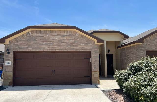 Luxury 3/2 Duplex in Seguin, Texas